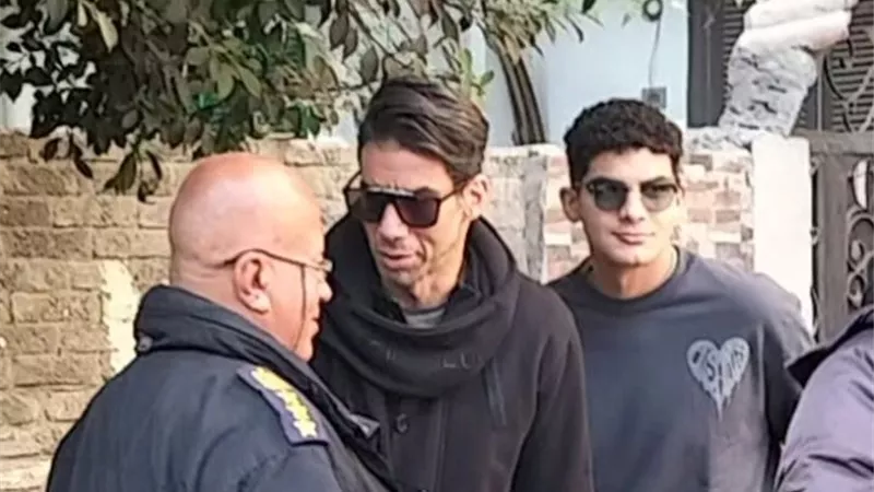 «لمساندة زوج عمته».. نجل شريف إكرامي يصل للمحكمة لحضور محاكمة رمضان صبحي 
