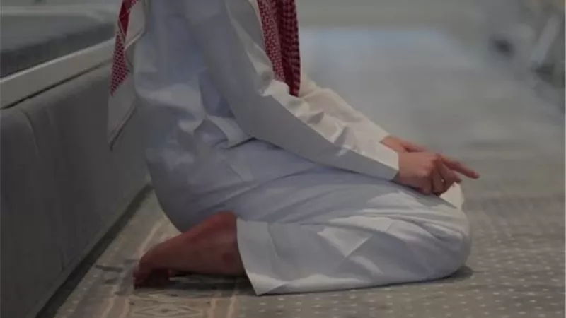 حكم تغطية الفم والأنف في الصلاة.. دار الإفتاء تجيب
