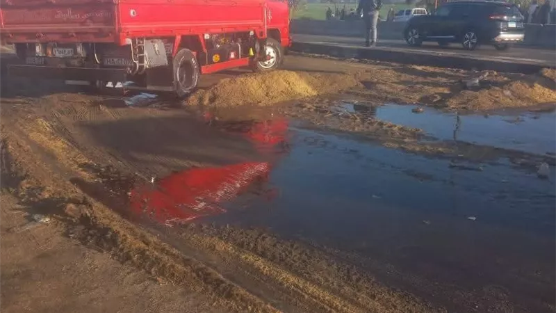 تكثيف الجهود لرفع آثار انقلاب سيارة زيت بالطريق الزراعي بمحافظة المنوفية