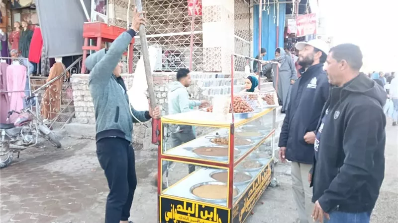 حملات مكثفة لإزالة الإشغالات والتعديات وتعزيز الانضباط داخل مدينة إهناسيا