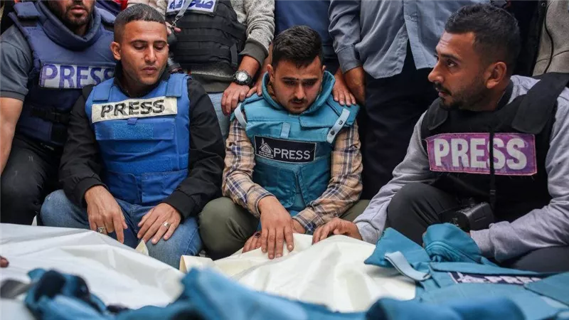 استهداف يتجاوز الصحفيين.. جيش الاحتلال يقتل 706 من عائلات صحفيي غزة