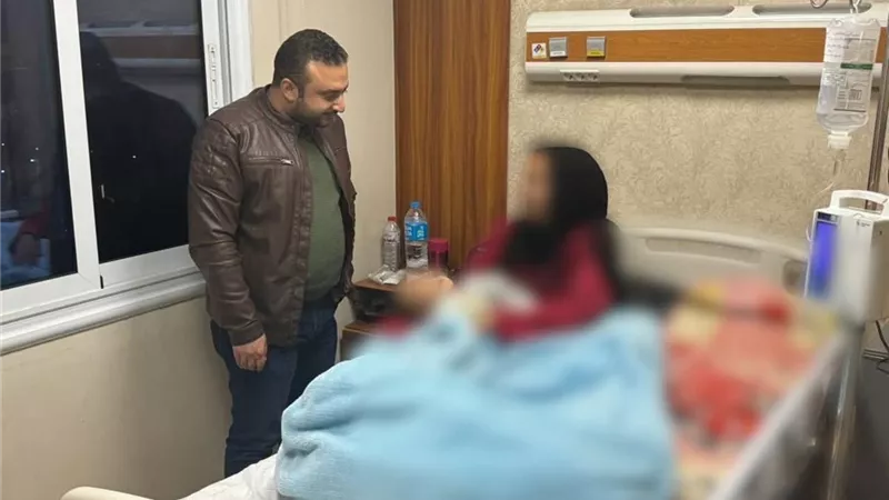 بعد منتصف الليل.. مدير الرعاية الصحية بالأقصر يتفقد أقسام الطوارى والداخلي