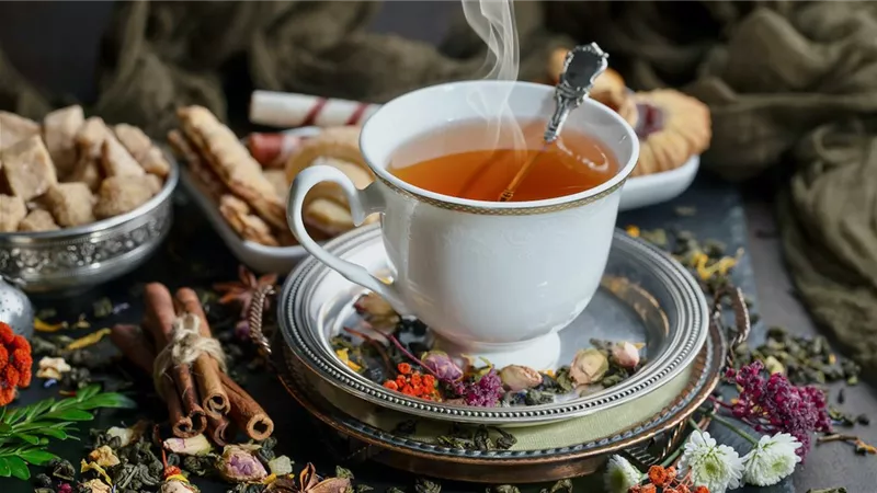 للمرأة فقط.. كوب شاي يومياً يعزز كثافة العظام 