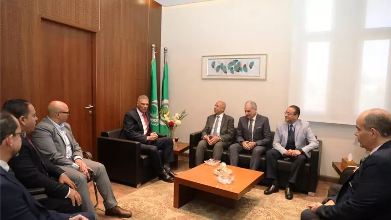 محافظ أسوان يشيد بجهود الأكاديمية العربية للعلوم لدعم المشروعات