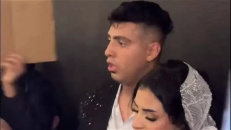 «أنت السبب».. طلب غريب من كروان مشاكل لـ محمد إمام بعد اتهامه بتخريب فرحه