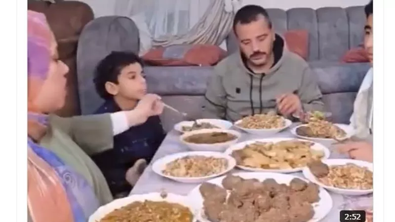 ابن بلوجر شهيرة يحرجها على الهواء.. بث مباشر يُشعل جدل استغلال الأطفال