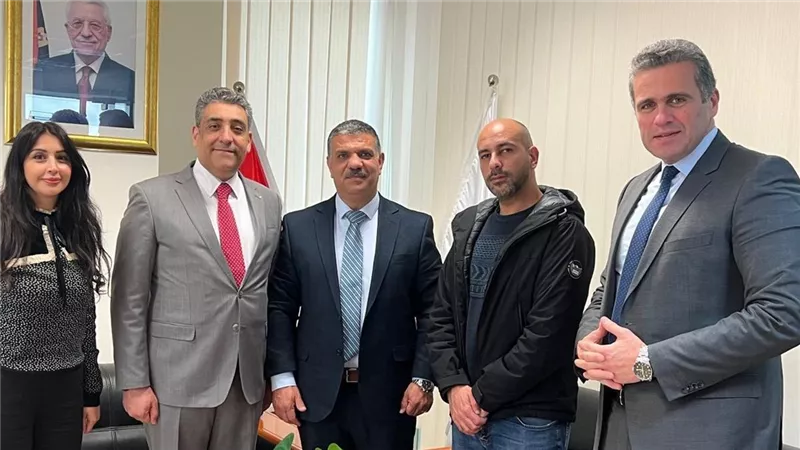 فلسطين.. السفير عمر عوض الله يعقد اجتماعاً مع رئيس بلدية سبسطية محمد عازم