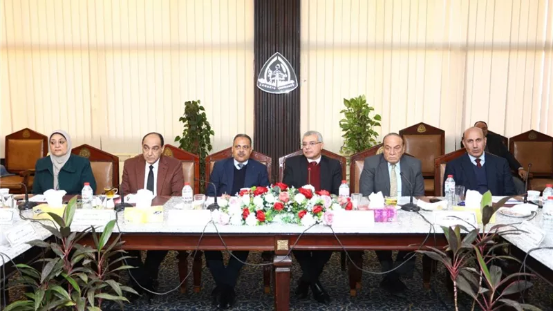 محافظ الشرقية يُهنئ الرئيس بالعام الجديد والأخوة المسيحيين بعيد الميلاد