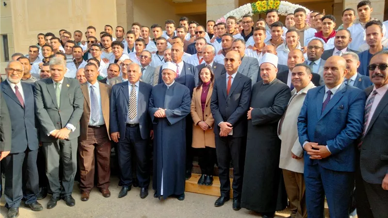 رئيس جامعة دمنهور يشهد مراسم وضع حجر الأساس لمبنى المجمع التعليمي