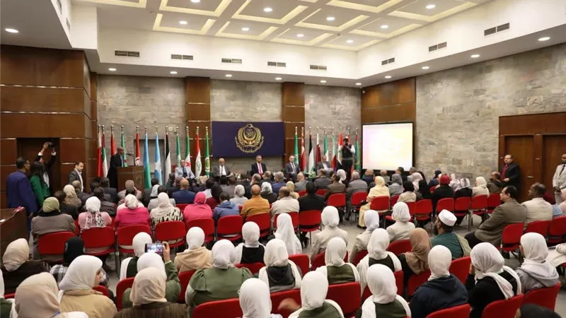 محافظ أسوان يكرم الطلاب الفائزين بالمعرض المحلي «إيسف 2026»