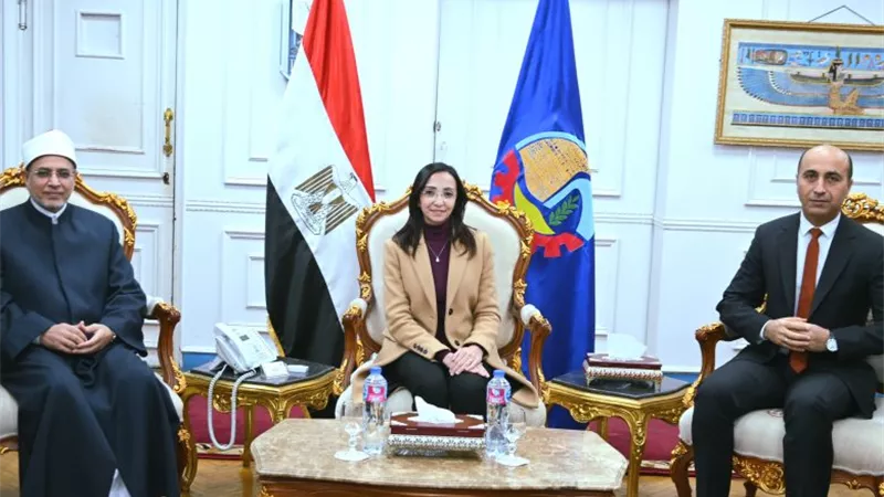 رئيس جامعة دمنهور يشهد مراسم وضع حجر الأساس لمبنى المجمع التعليمي 