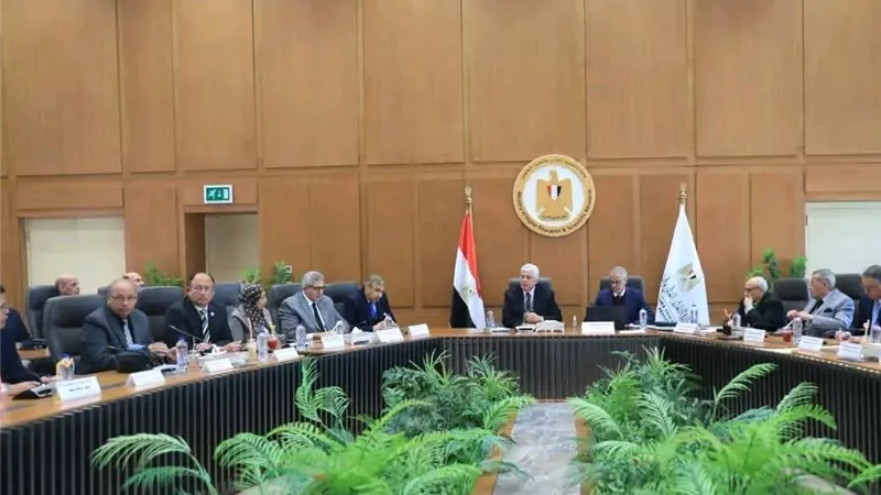 رئيس جامعة المنصورة يشارك في اجتماع مجلس الجامعات الأهلية