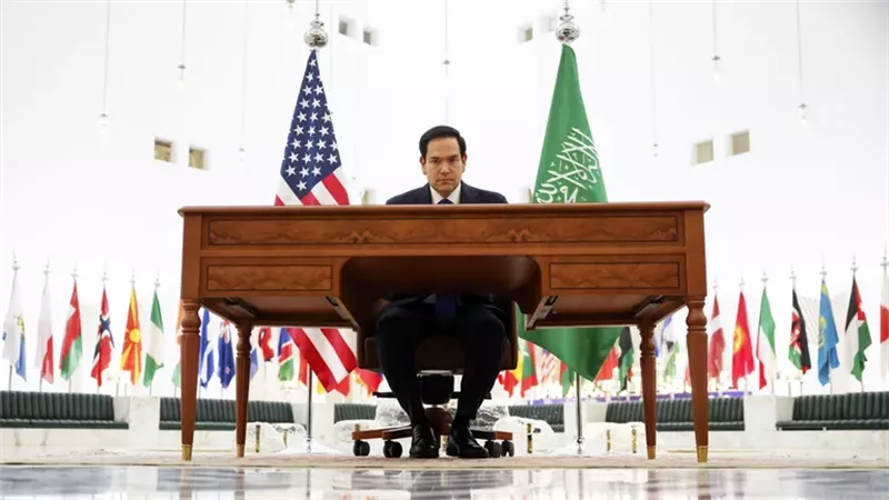 وول ستريت جورنال: التصعيد بين السعودية والإمارات بات يشكل عبئًا