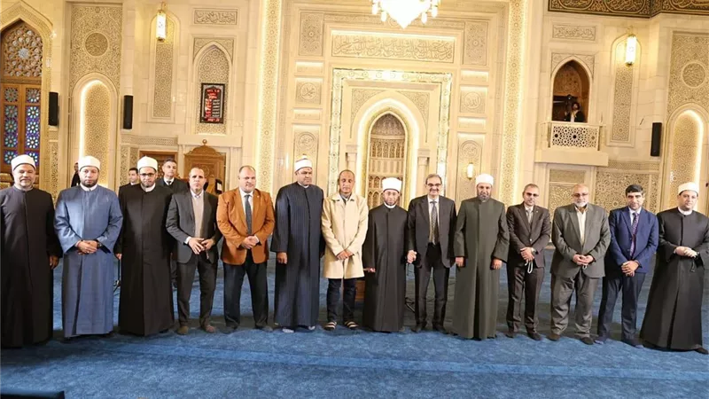 الأزهري يوزع شهادات تقديرعلى أصحاب المراكز الأولى في دورات 