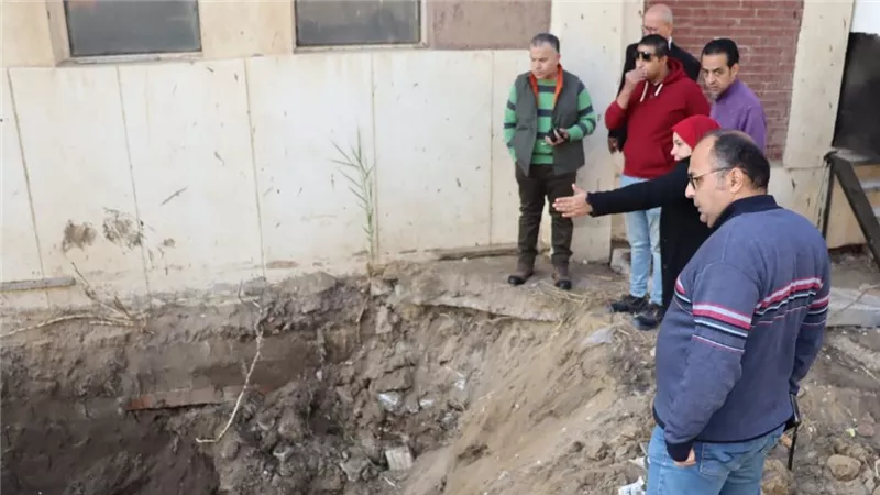رئيس مياه الفيوم يتابع صيانة خط طرد وإنشاء المبنى الإداري الجديد