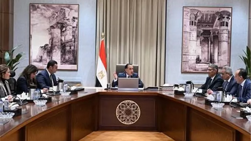 مدبولي: خطة لتحويل المنطقة المحيطة بالأهرامات ونزلة السمان لمقصد عالمي