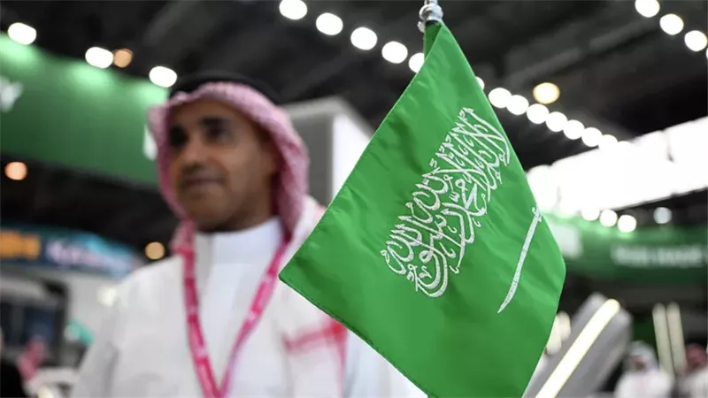 خلال الـ 24 ساعة الماضية.. خبير يكشف كواليس جديدة بين السعودية والإمارات 