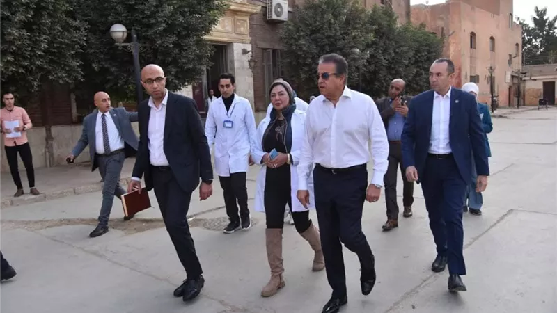 جولة مفاجئة لوزير الصحة بمستشفى الواسطى المركزي لمتابعة الخدمات
