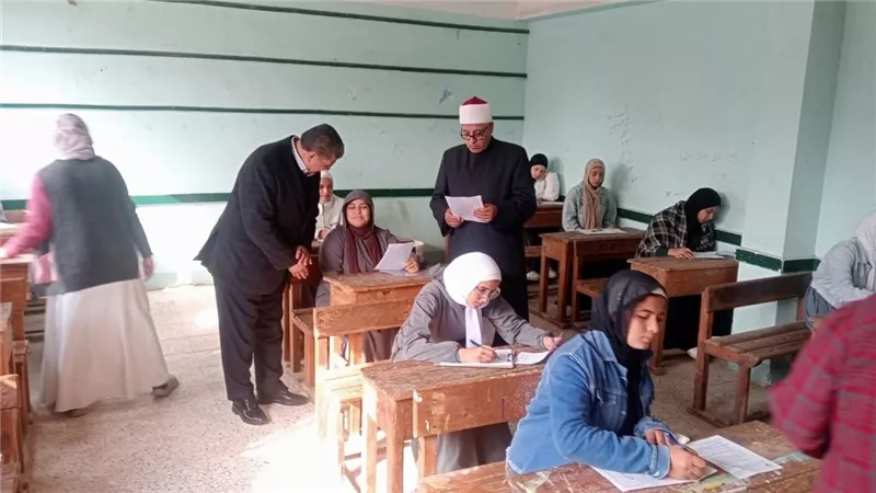 رئيس منطقة القليوبية الأزهرية يتفقد الامتحانات 