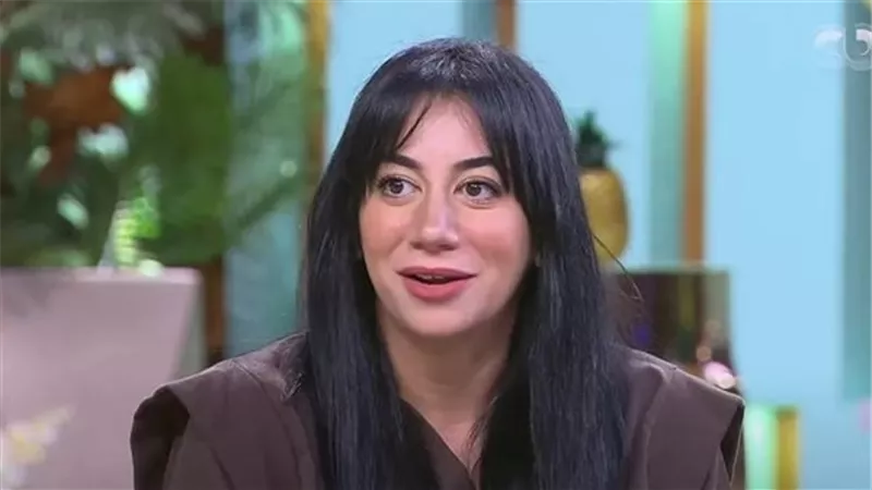 «بالشورت وتوب استوميك».. فدوى عابد تثير الجدل بصورة جديدة
