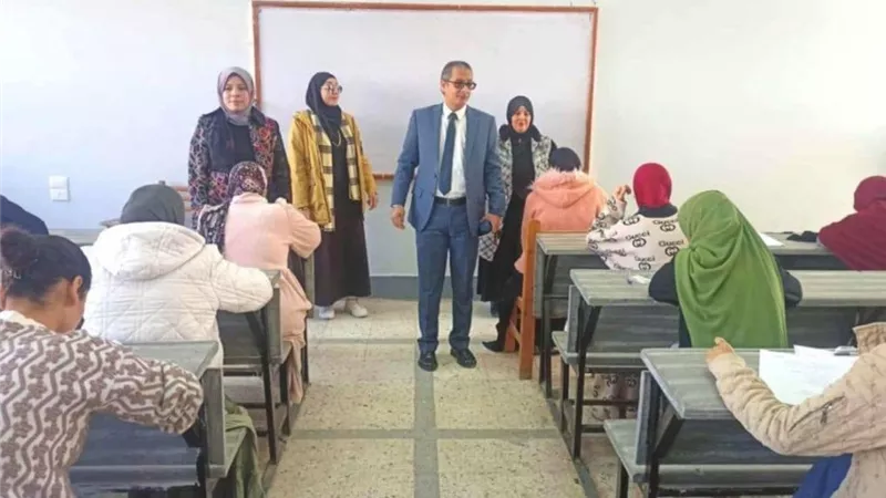 عميد كلية التربية بجامعة المنيا يشدد على تذليل العقبات أمام الطلاب