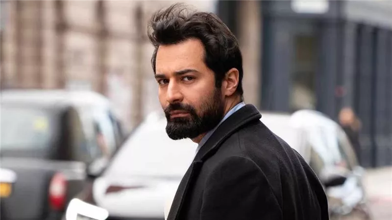قبل عرضه غدًا.. أحمد حاتم يروج لـ فيلم «الملحد»: «مستني رأيكم»