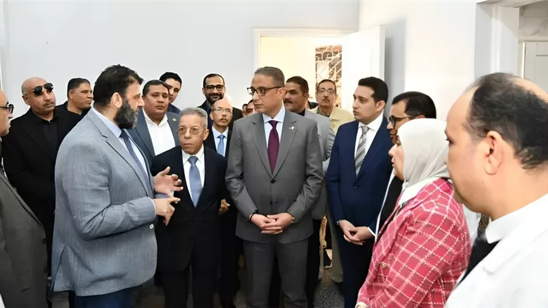 «الأطباء» تتبرع بجهاز أشعة C-Arm مطوّر لمستشفى سنورس المركزي بالفيوم