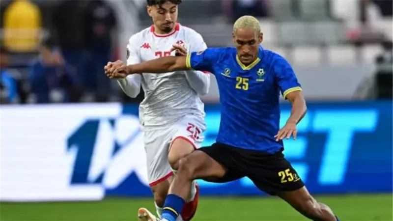 فرجانى ساسي يحتفل بالمئوية عقب لقاء تونس وتنزانيا بكأس أمم إفريقيا