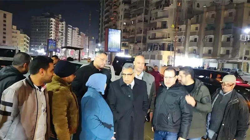 محافظ الدقهلية يتابع ميدانياً إصلاح تسرب بخط مياه رئيسي بشارع قناة السويس