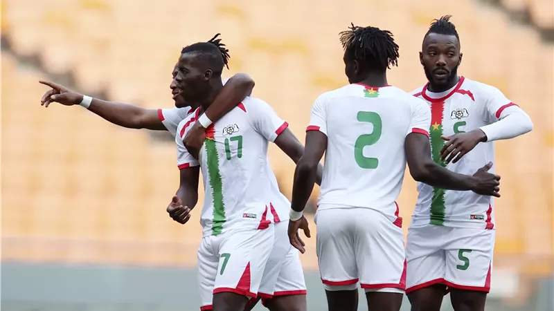 «الكاف» يغرم لاعب بوركينا 10 آلاف دولار بسبب تصريحاته بعد مواجهة الجزائر