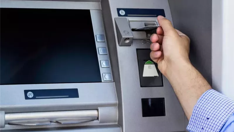 حدود السحب والإيداع في ماكينات الصرافة خلال احتفالات رأس السنة