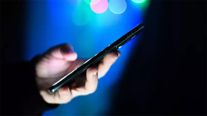 قبل بدء العام الدراسي الجديد.. فرنسا تحظر استخدام مواقع التواصل للأطفال