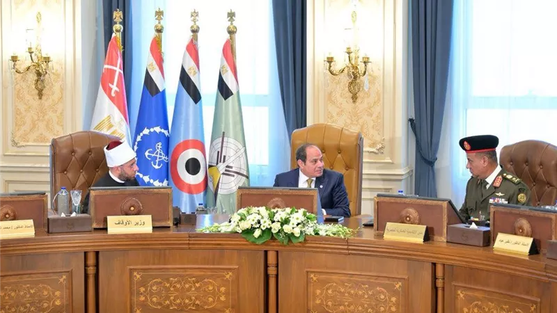 الرئيس السيسي للدعاة: إعلاء الفكر الوسطي المستنير يرسخ القيم التربوية