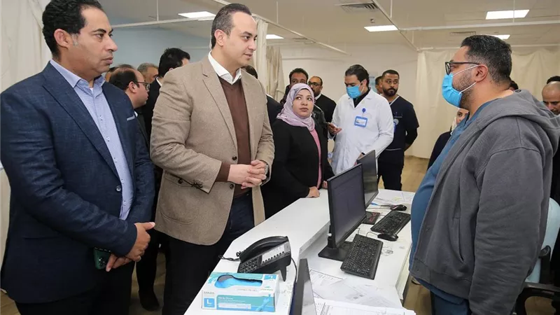 رئيس هيئة الرعاية الصحية يتفقد أقسام الطوارئ والرعاية الحرجة بمجمع السويس