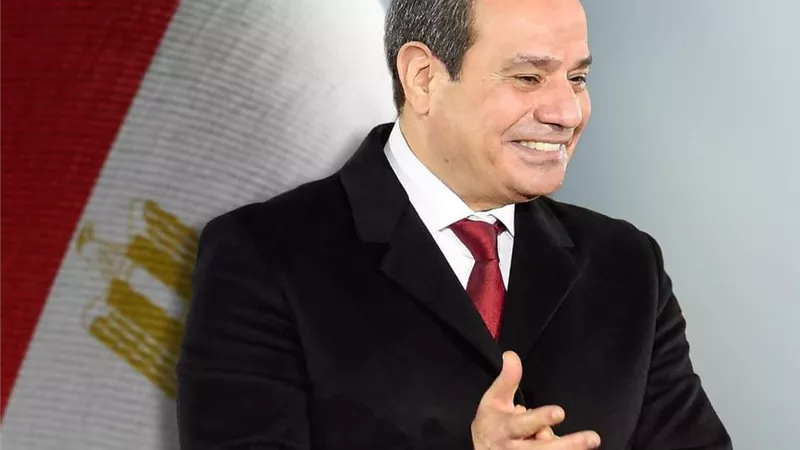 بمناسبة حلول العام الجديد 2026.. محافظ أسوان يهنئ القيادة السياسية 