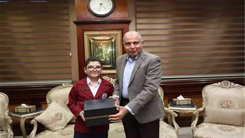 طلاب «رياض الصالحين» يحاورون محافظ المنيا ضمن أنشطة الصحافة المدرسية