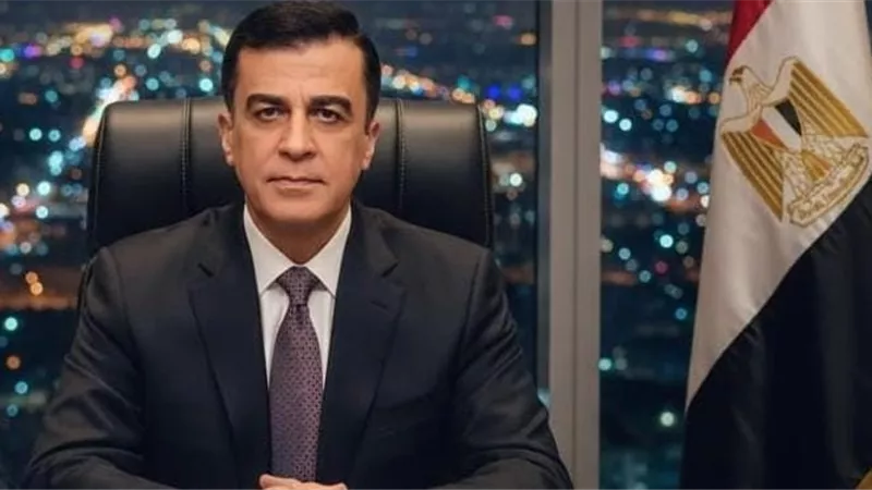 عصام قمر ينتقد سيطرة 5 أحزاب على الحياة السياسية ويعلن رأيه في «الدمج»|خاص