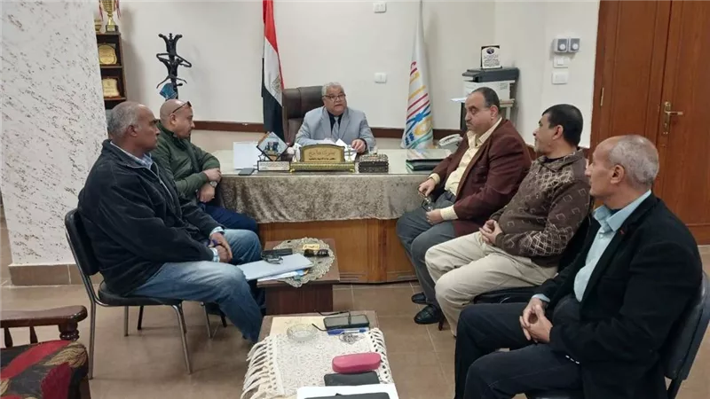 مدير «تعليم الأقصر» يعقد اجتماعا عن استعدادات امتحان البرمجة لأولى ثانوي