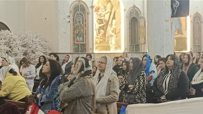 بدء ترانيم رأس السنة الميلادية بكنيسة الانبا بيشوي بالإسماعيلية| فيديو