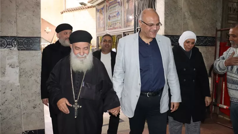 محافظ القليوبية يتفقد كنائس ببنها ويقدم التهنئة للأخوة الأقباط