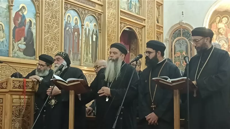 الأنبا سارافيم يشارك في قداس رأس السنة الميلادية بالإسماعيلية| فيديو
