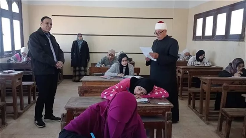 رئيس «أزهرية القليوبية» يتفقد لجان امتحانات النقل الثانوي