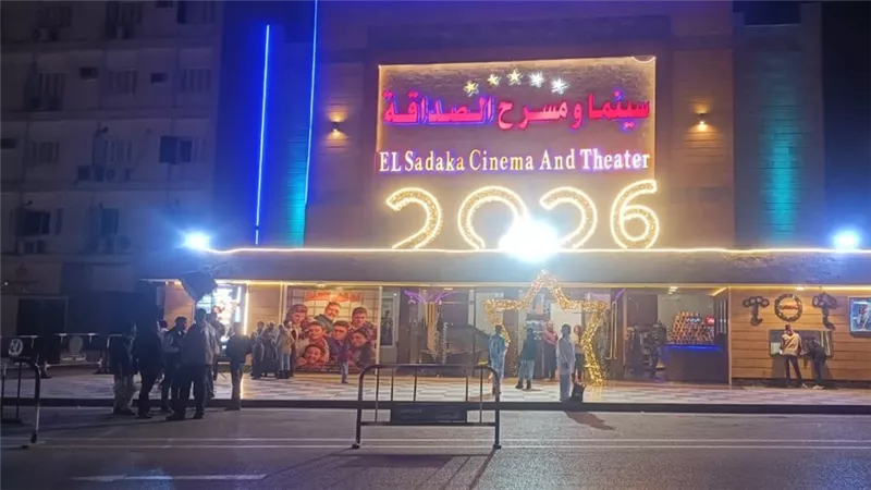 توافد شباب أسوان على السينما للاحتفال بليلة رأس السنة