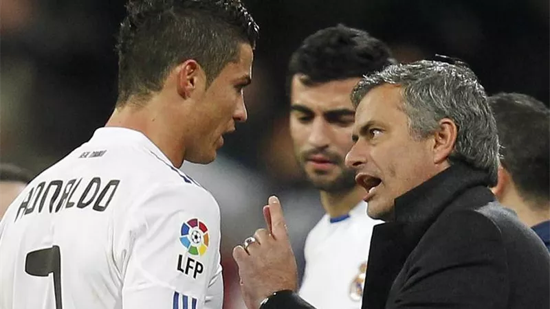 ليلة بكى فيها كريستيانو رونالدو بسبب مورينيو.. مودريتش يكشف الكواليس 