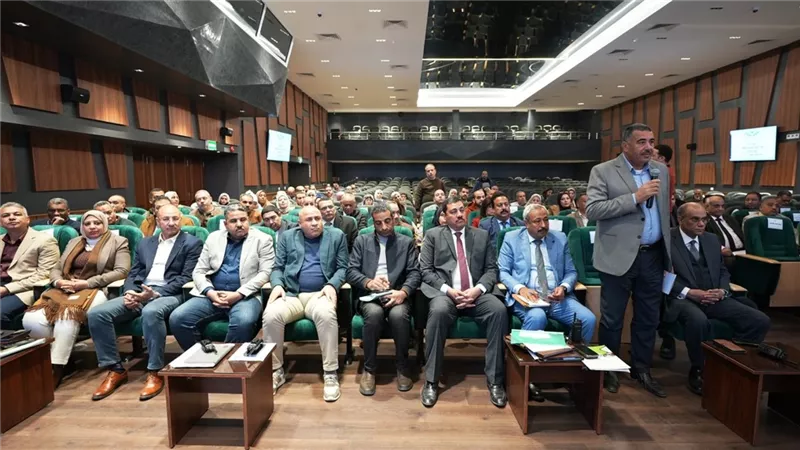 محافظ أسيوط يترأس المجلس التنفيذي ويستعرض أولويات العمل التنموي