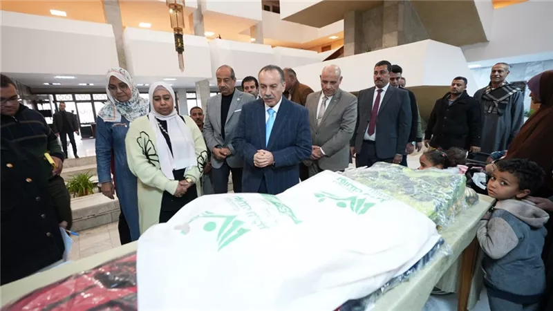 تسليم كراسي متحركة وسماعات طبية لذوي الهمم وبطاطين ضمن مبادرة «دفا» بأسيوط
