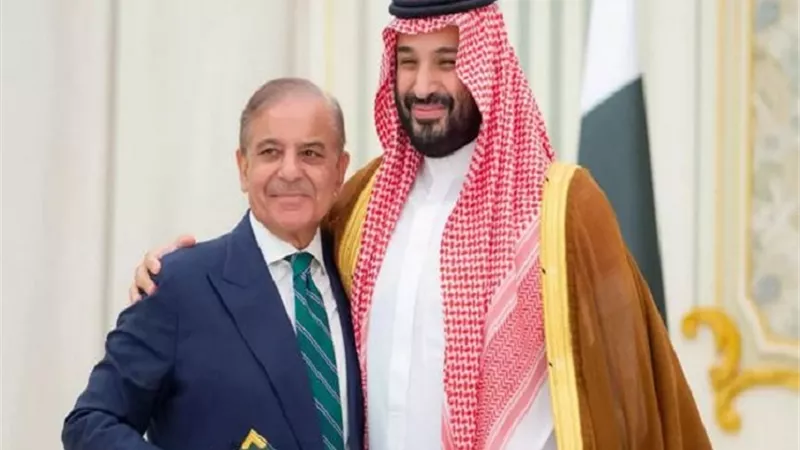 ولي العهد السعودى ورئيس وزراء باكستان يبحثان تطورات الأوضاع الإقليمية