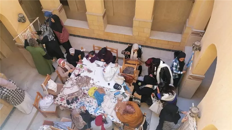 ملتقى ثقافة وفنون المرأة والفتاة بالأقصر يواصل فعالياته بورش ولقاءات توعية