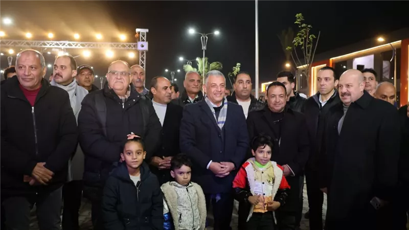 محافظ الإسماعيلية يشارك المواطنين الاحتفال بالعام الجديد |فيديو