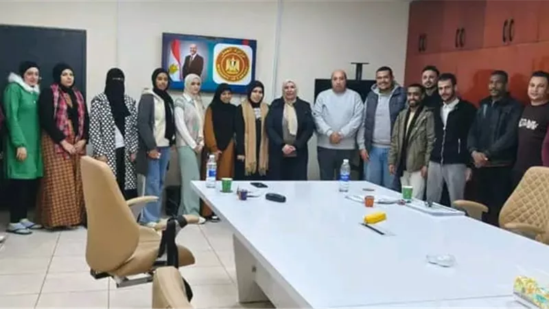 مديرية العمل بالإسماعيلية تنظم ندوة توعوية بالمنطقة الحرة